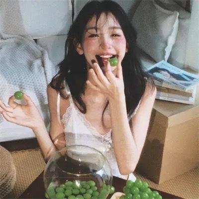 三女性