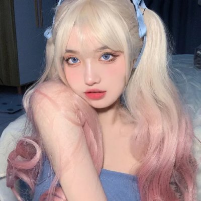 小女孩莫妮卡